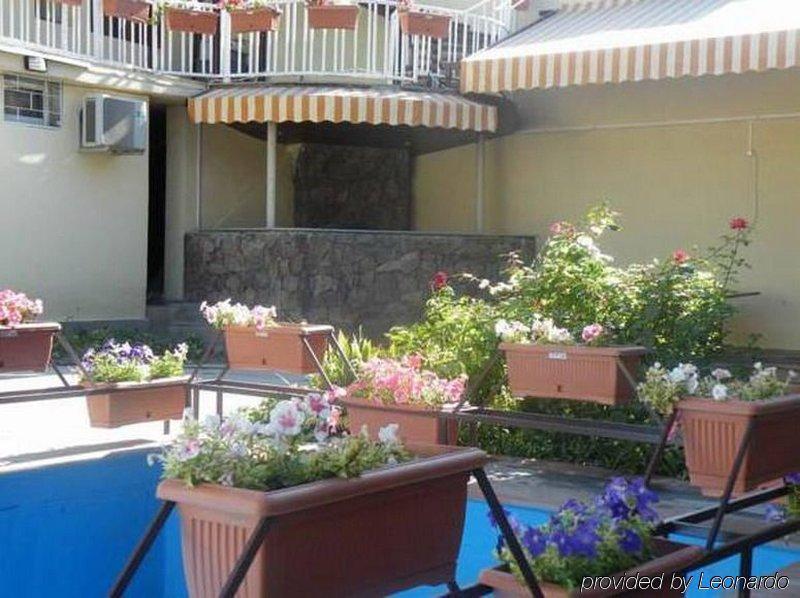Capital Hotel Yerevan Restaurant photo